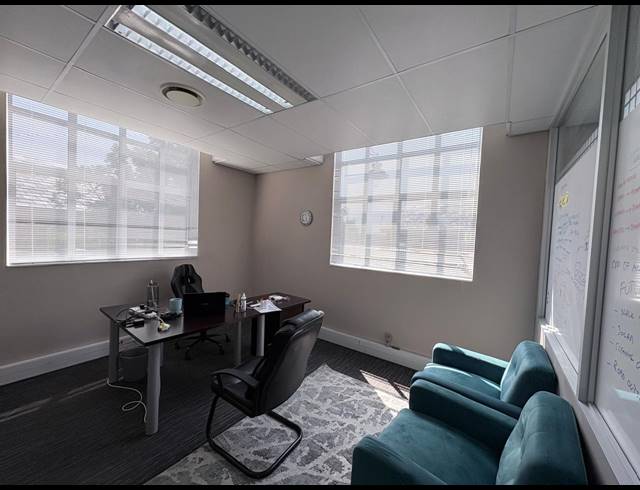 117M² OFFICE TO LET IN DAINFERN